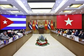 The talks between National Assembly Chairman Tran Thanh Man and Esteban Lazo Hernández, President of the National Assembly of People’s Power and President of the Council of State of Cuba, in Hanoi on September 30 (Photo: VNA)