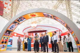 National Assembly Chairman Tran Thanh Man (centre, first row) inspects preparations for the exhibition “History and Mission of the National Assembly of Vietnam” (Photo: VNA)