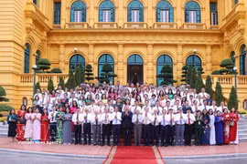 Party General Secretary and State President To Lam meets with 101 outstanding journalists who win the National Press Awards over the years on June 16, 2026, ahead of the 101st anniversary of Vietnam Revolutionary Press Day (June 21, 1925–2026). (Photo: VNA)