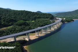 An overpass at a component project of the Eastern North-South Expressway. (Photo: VNA)
