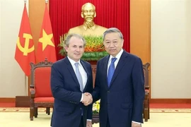 Party General Secretary To Lam (R) receives Daniel Rosen, CEO of Rosen Partners (Photo: VNA)