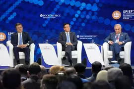 Deputy Prime Minister Le Thanh Long (C) speaks at the opening session of the 28th St. Petersburg International Economic Forum (SPIEFT) on June 19, 2025. (Photo: VNA)