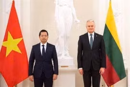 Vietnamese Ambassador to Poland and Lithuania Ha Hoang Hai (left). (Photo: published VNA)