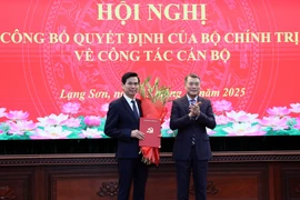 Hoang Quoc Khanh (left), former Secretary of the Son La provincial Party Committee, has been appointed to join the Party Committee of Lang Son province and its Standing Board, and serve as Secretary of the committee for the 2025-2030 tenure from October 15, 2025. (Photo: VNA)