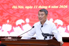Prime Minister Le Minh Hung chairs the working session with the Standing Board of the Hanoi Party Committee on June 11. (Photo: VNA)