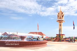 The Vietnam–Cambodia friendship monument is inaugurated on June 10 in Pursat province of northern Cambodia (Photo: VNA)