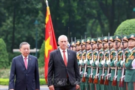 Party General Secretary To Lam (left) chairs the official welcome ceremony for First Secretary of the Central Committee of the Communist Party of Cuba and President of Cuba Miguel Díaz-Canel Bermúdez, who is on a state visit to Vietnam from August 31 to September 2, 2025. (Photo: VNA)