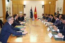 A view of the meeting between Vietnamese National Assembly (NA)'s Committee for National Defence, Security, and External Affairs and Australia's Joint Standing Committee on Foreign Affairs, Defence and Trade (JSCFADT) (Photo: VNA)
