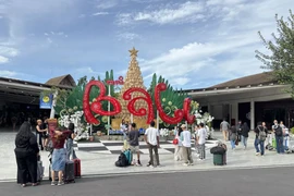 Passengers at the arrival area of the I Gusti Ngurah Rai International Airport in Bali. (File photo ANTARA/Ni Putu Putri Muliantari/nbl)