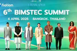 Leaders of Thailand, India, Myanmar, Bangladesh, Nepal, Bhutan and Sri Lanka pose for a group photo at the event. (Photo: The Nation) 