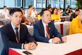 Aerospace engineer Tran Thang (first, left) attends the Congress of the Vietnam Fatherland Front Central Committee in January 2026. (Photo published by VNA)