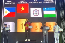 Hoang Thi Thuy Giang of Vietnam on top of the women's 50kg light contact event of the Kickboxing World Cup in Thailand (Photo: VNA)