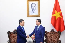Deputy Prime Minister Tran Hong Ha (right) and Chen Sichang, General Manager of the China Civil Engineering Construction Corporation. (Photo: VNA)