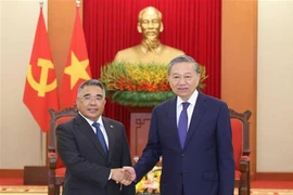 Party General Secretary To Lam (right) receives Philippine Ambassador to Vietnam Meynardo Los Banos Montealegre in Hanoi on April 24. (Photo: VNA)