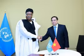PM Pham Minh Chinh (R) and President of the UN General Assembly Philemon Yang (Photo: VNA)