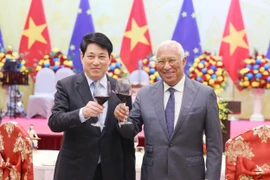 State President Luong Cuong (L) hosts a banquet in Hanoi on the evening of January 29 in honour of President of the European Council (EC) António Costa. (Photo: VNA)