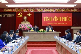 Prime Minister Pham Minh Chinh works with the Vinh Phuc Party Committee's Standing Board on March 16 (Photo: VNA)