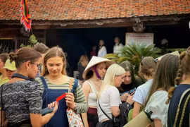 According to a research by the World Tourism Organisation, visa exemptions can help increase international tourist arrivals by 5-25%. (Photo: VietnamPlus)