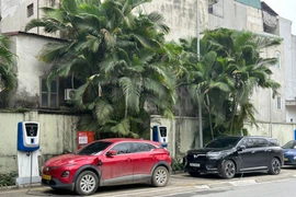 An electric vehicle charging station in Hanoi. (Photo: VNA)