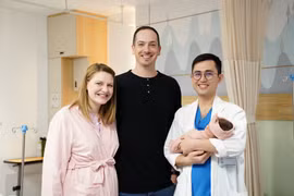 Eric and Alysha joyfully welcome their baby through Mini IVF after more than 10 years of waiting. (Photo: Hong Ngoc Phuc Truong Minh General Hospital)
