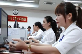 Civil servants of the newly established Tan Binh ward, HCM City, take part in a pilot operation session on June 11. (Photo: laodong.vn)