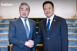Thai Prime Minister Anutin Charnvirakul (right) and Chinese Foreign Minister Wang Yi at their meeting on April 24 (Photo: the Nation)