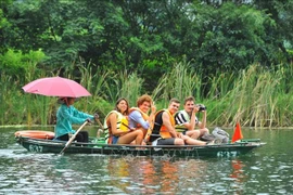 Tourists visit the Trang An Scenic Landscape Complex. (Photo: VNA)