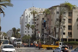 An apartment building on Tel Aviv’s Levy Eshkol street damaged by missile strike on June 16 (Photo: VNA)
