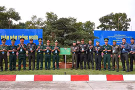 Young officers from Vietnam and Cambodia plant friendship trees at the Moc Bai Border Guard Station. (Photo: VNA)