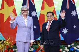 Prime Minister Pham Minh Chinh (R) hosts Australian Governor-General Sam Mostyn in Hanoi on September 10 (Photo: VNA)