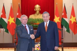 Party General Secretary To Lam (R) and King of the Hashemite Kingdom of Jordan Abdullah II Ibn Al Hussein in Hanoi on November 12. (Photo: VNA)