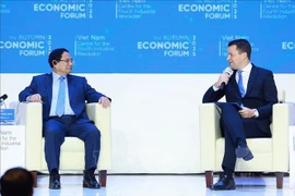 PM Pham Minh Chinh (L) and WEF Managing Director Stephan Mergenthaler (Photo: VNA) 