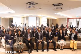 Le Huu Phuc (top row, third from the left), Vietnam's Vietnam’s Trade Counsellor in Thailand, at a Thailand-Vietnam Business Forum in 2025. (Photo: VNA)