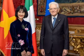 Italian President Sergio Mattarella (right) and Vietnamese Ambassador Nguyen Phuong Anh (Photo: VNA)