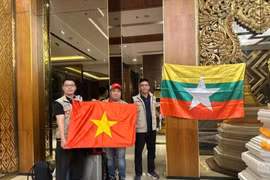 Three staff members of the Department of Dyke Management and Disaster Prevention set off to join rescue efforts in Myanmar. (Photo: tienphong.vn)