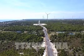 The Quang Tri coastal road project, spanning nearly 55km, is among key projects with regional connectivity that play an important role in promoting socio-economic development in the central province of Quang Tri. The project is expected to be completed by the end of 2026.(Photo: VNA)