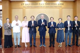 Participants at at the working session between Chairman of the People's Committee of Ninh Binh province Pham Quang Ngoc and Polish Deputy Prime Minister and Minister of Digital Affairs Krzysztof Gawkowski on October 26, 2025 (Photo: VNA)