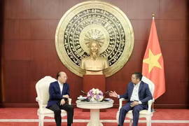 Vietnamese Ambassador to China Pham Thanh Binh (right) and Vice Chairman of the Guangxi Zhuang Autonomous Region. (Photo: VNA)