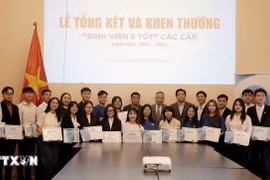 Standout students in Russia are honoured for their academic performance, moral conduct, volunteerism, physical fitness, and social integration. (Photo: VNA)