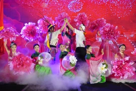A dancing performance at the border Spring celebration and the Vietnam - China Border People's Festival 2025. (Photo: VNA)
