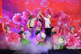 A dancing performance at the border Spring celebration and the Vietnam - China Border People's Festival 2025. (Photo: VNA)
