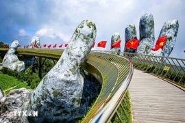 Golden Bridge - an attractive tourist destination for local residents and tourists when visiting the coastal city of Da Nang. (Photo: VNA) 