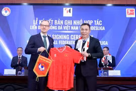 The Memorandum of Understanding, signed between the Vietnam Football Federation and DFL Deutsche Fußball Liga, aims to improve the quality of Vietnam's youth teams. (Photo: VFF)