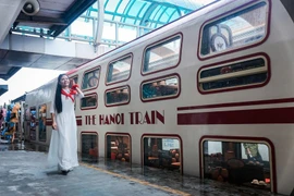 The cultural train tour The “Hanoi Five City Gates” Train (The Hanoi Train) offers a distinctive and culturally rich tourism product. (Photo: VNA)