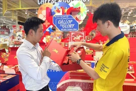 Besides design and packaging, product quality is the top concern for consumers when choosing Tet gift baskets in 2026. (Photo: VNA)