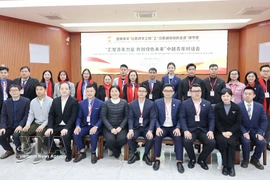 Delegates pose for a group photo at the Vietnam-China youth dialogue forum held on February 9 in Guilin city, China’s Guangxi Zhuang Autonomous Region. (Photo: VNA)