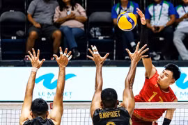 Vietnam's men's national volleyball team wins their first-ever SEA V Cup title in 2026. (Photo: SAVA)