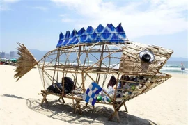 A trash collection model at My Khe beach in Da Nang city (Photo: VNA)