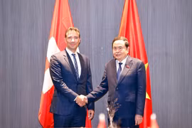 NA Chairman Tran Thanh Man (R) meets with President of the Swiss Council of States Andrea Caroni in Geneva on July 29. (Photo: VNA)