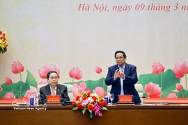 Prime Minister Pham Minh Chinh (right) and NA Chairman Tran Thanh Man co-chair the conference on March 9. (Photo: VNA)